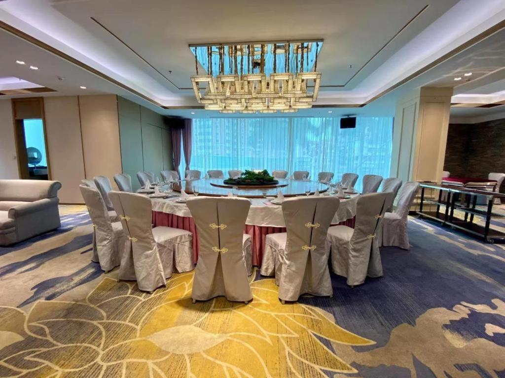Fenggang Gladden Hotel Tiantangwei Bagian luar foto
