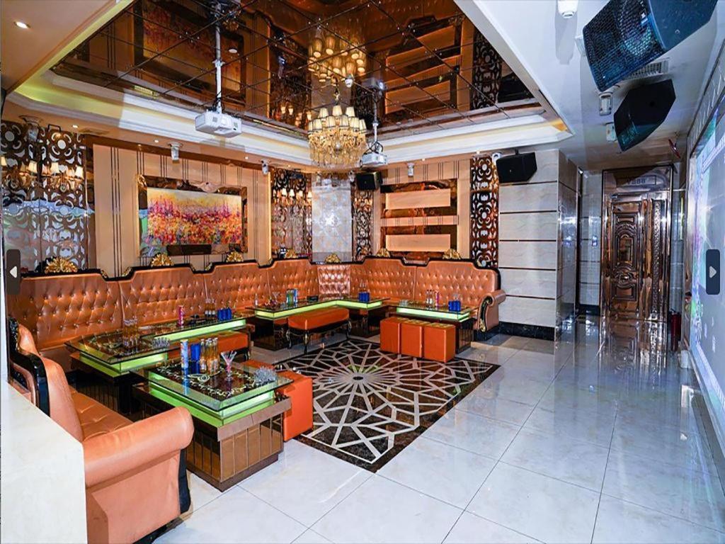 Fenggang Gladden Hotel Tiantangwei Bagian luar foto