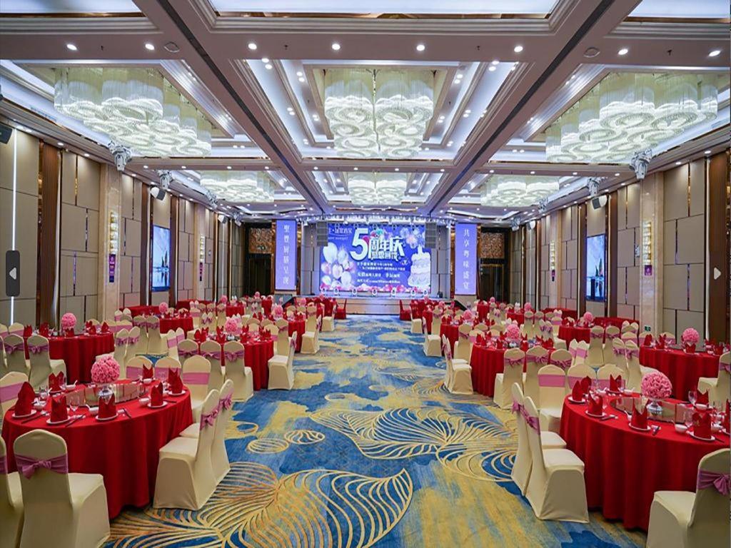 Fenggang Gladden Hotel Tiantangwei Bagian luar foto