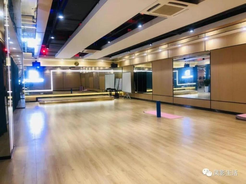 Fenggang Gladden Hotel Tiantangwei Bagian luar foto