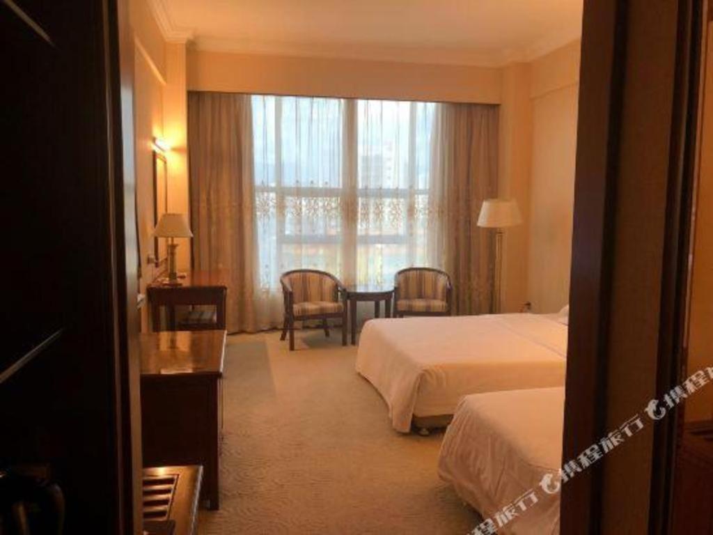 Fenggang Gladden Hotel Tiantangwei Bagian luar foto