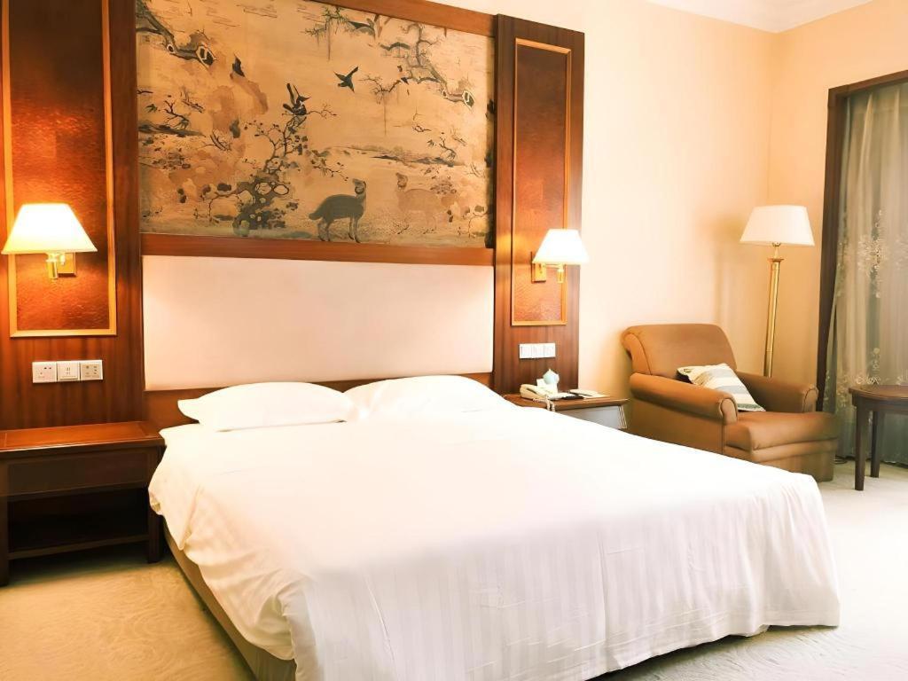 Fenggang Gladden Hotel Tiantangwei Bagian luar foto