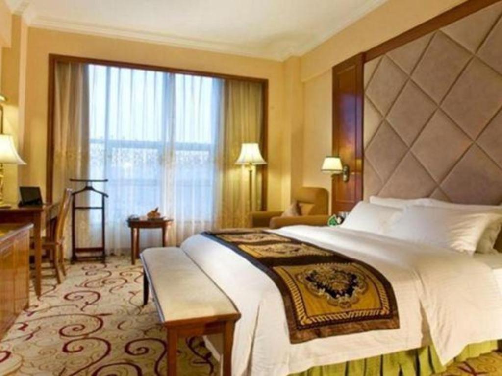 Fenggang Gladden Hotel Tiantangwei Bagian luar foto