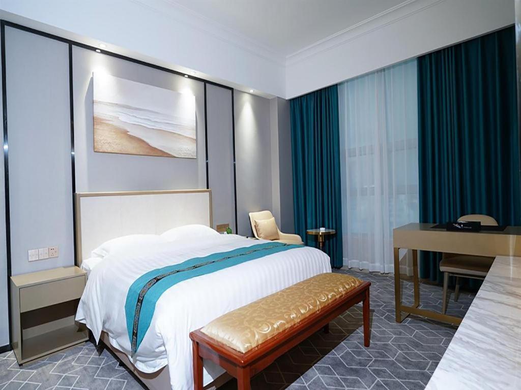 Fenggang Gladden Hotel Tiantangwei Bagian luar foto