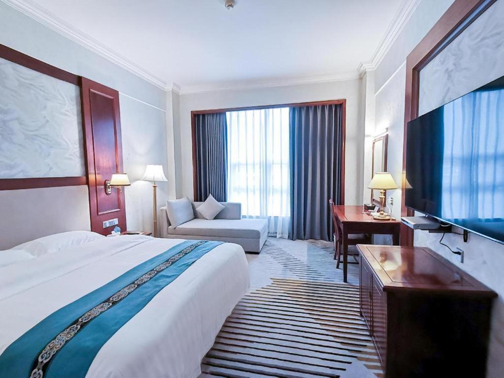 Fenggang Gladden Hotel Tiantangwei Bagian luar foto