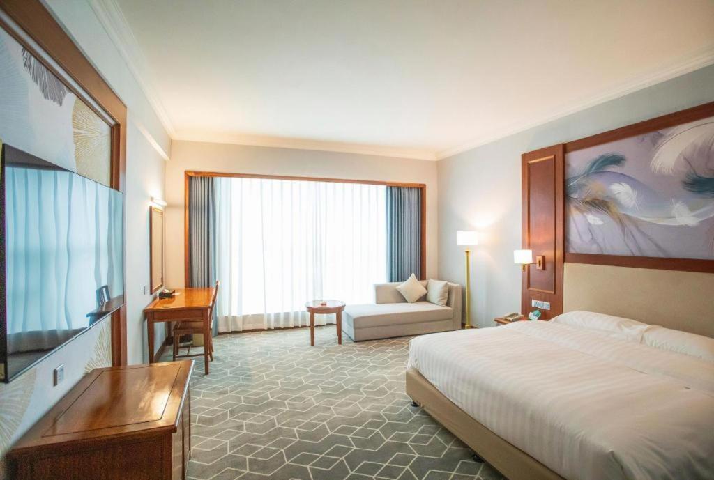 Fenggang Gladden Hotel Tiantangwei Bagian luar foto