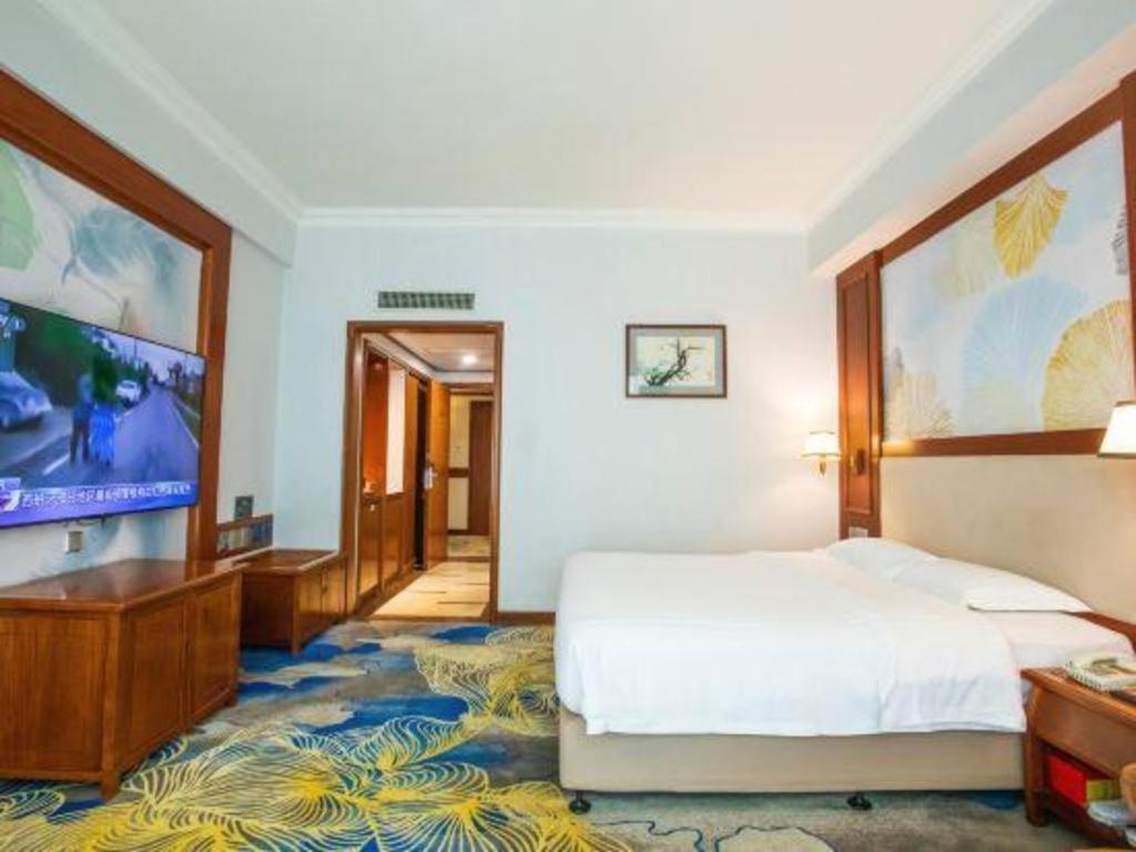 Fenggang Gladden Hotel Tiantangwei Bagian luar foto