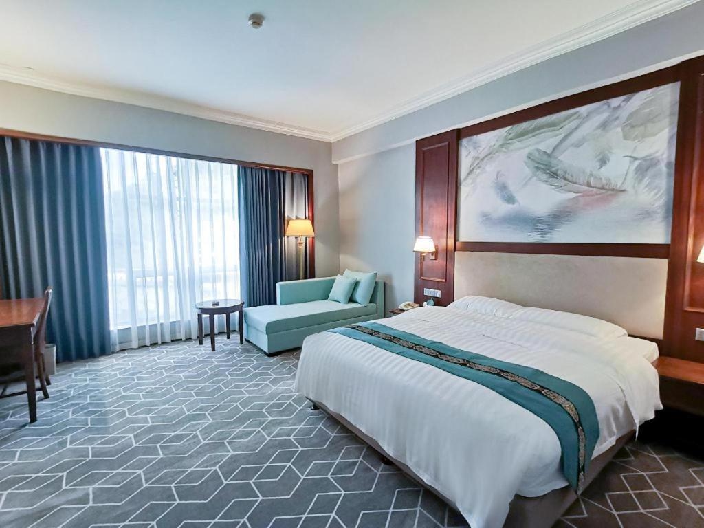Fenggang Gladden Hotel Tiantangwei Bagian luar foto