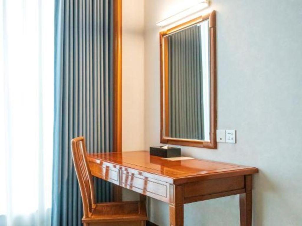 Fenggang Gladden Hotel Tiantangwei Bagian luar foto