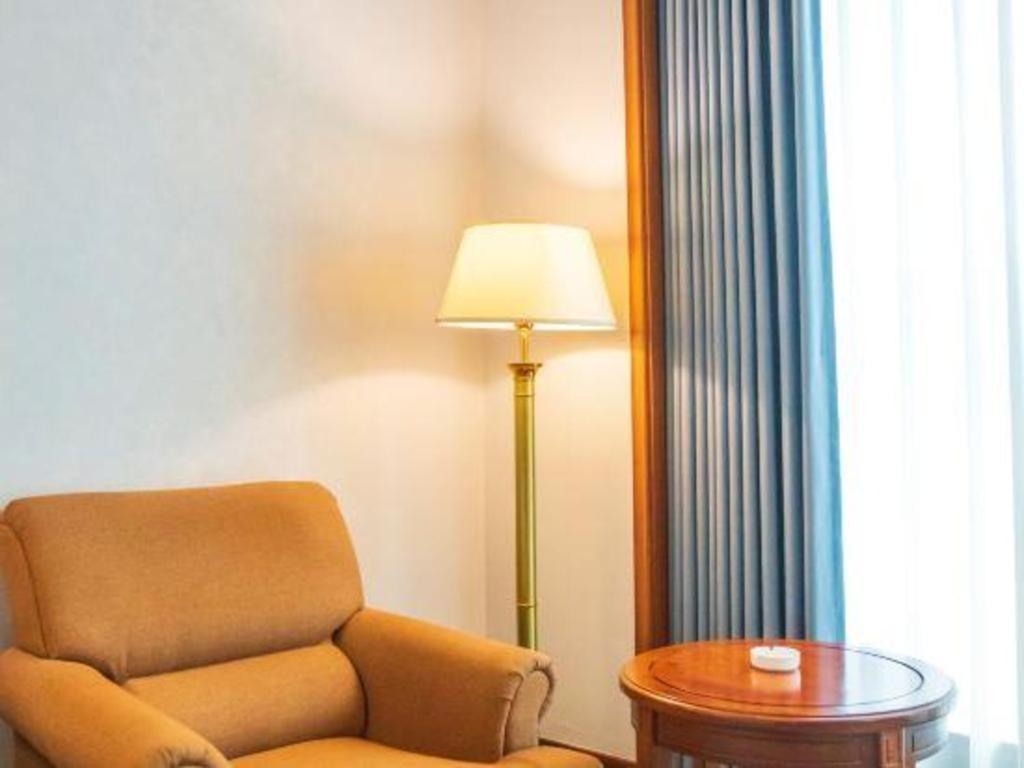 Fenggang Gladden Hotel Tiantangwei Bagian luar foto