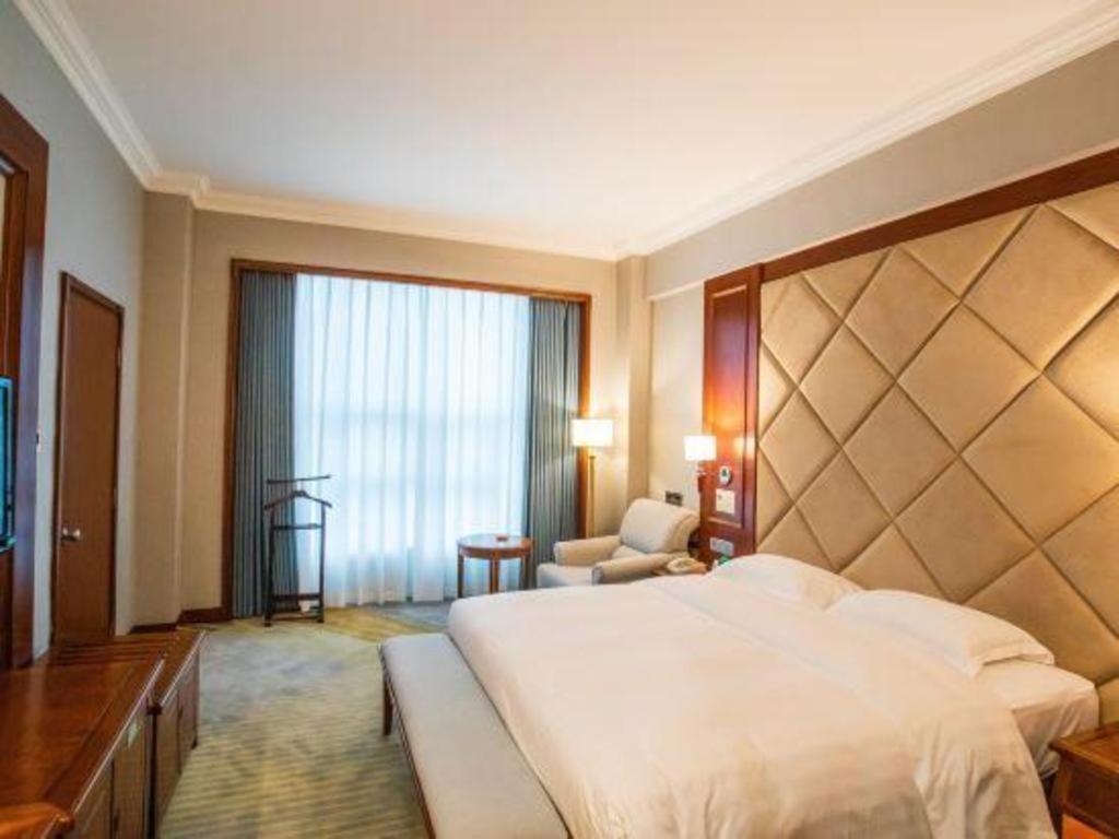 Fenggang Gladden Hotel Tiantangwei Bagian luar foto