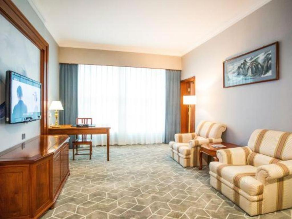 Fenggang Gladden Hotel Tiantangwei Bagian luar foto