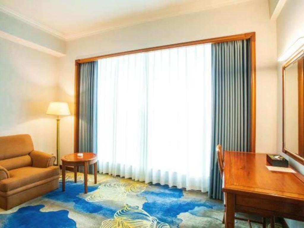 Fenggang Gladden Hotel Tiantangwei Bagian luar foto