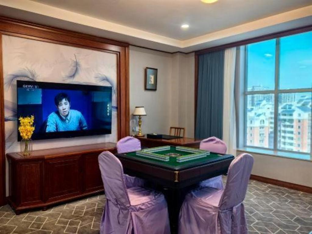 Fenggang Gladden Hotel Tiantangwei Bagian luar foto