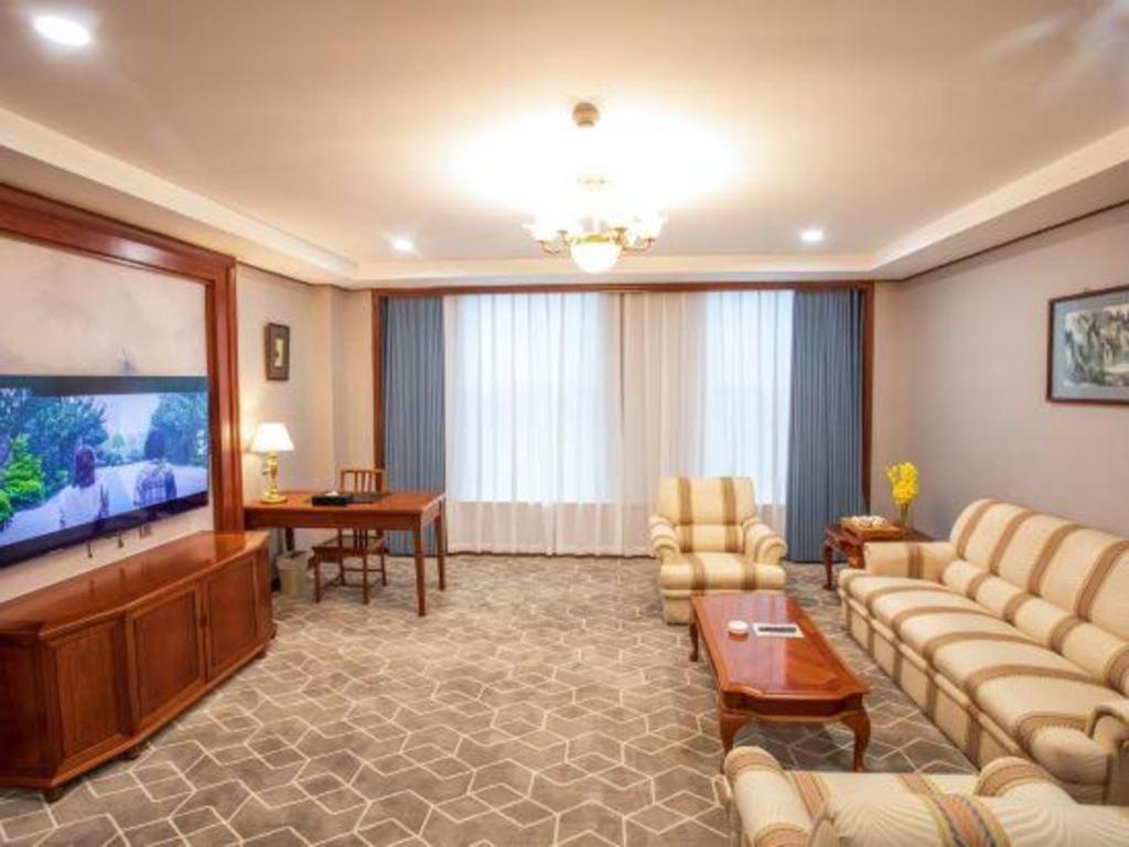 Fenggang Gladden Hotel Tiantangwei Bagian luar foto