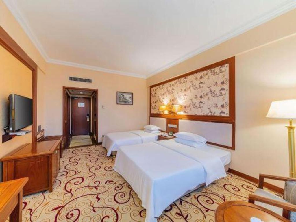 Fenggang Gladden Hotel Tiantangwei Bagian luar foto