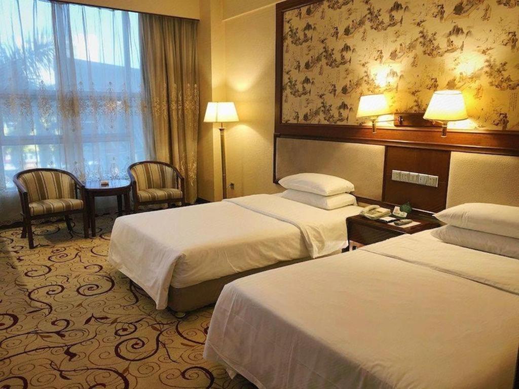 Fenggang Gladden Hotel Tiantangwei Bagian luar foto