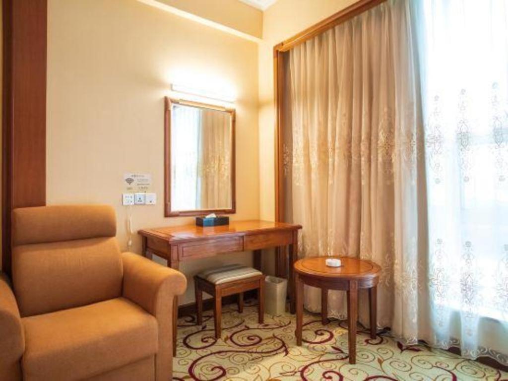 Fenggang Gladden Hotel Tiantangwei Bagian luar foto