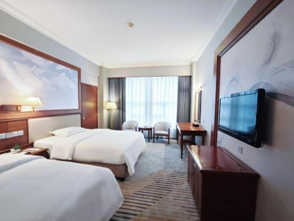 Fenggang Gladden Hotel Tiantangwei Bagian luar foto