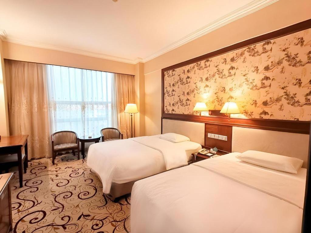 Fenggang Gladden Hotel Tiantangwei Bagian luar foto