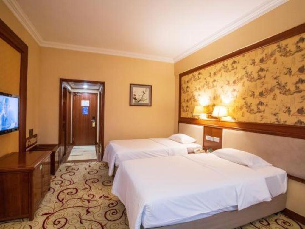 Fenggang Gladden Hotel Tiantangwei Bagian luar foto