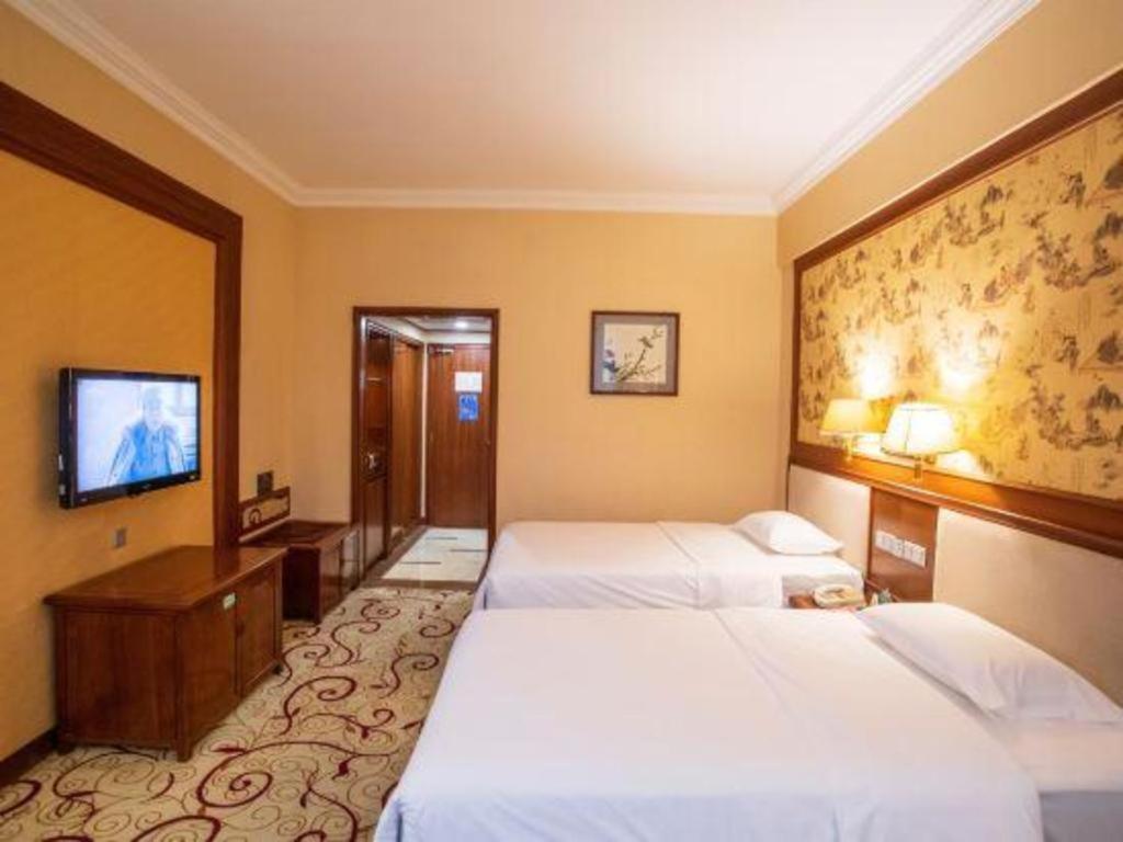 Fenggang Gladden Hotel Tiantangwei Bagian luar foto