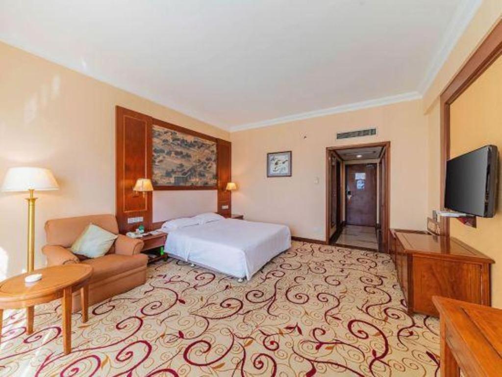 Fenggang Gladden Hotel Tiantangwei Bagian luar foto