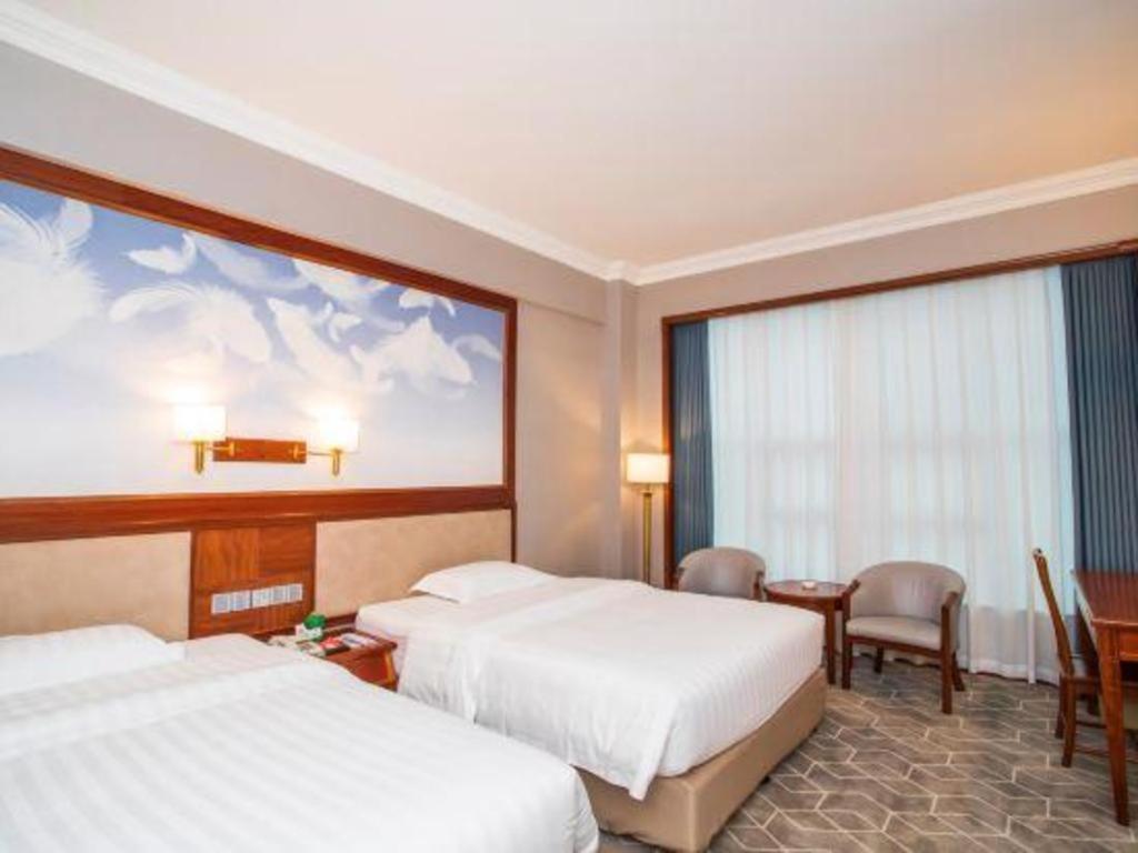 Fenggang Gladden Hotel Tiantangwei Bagian luar foto